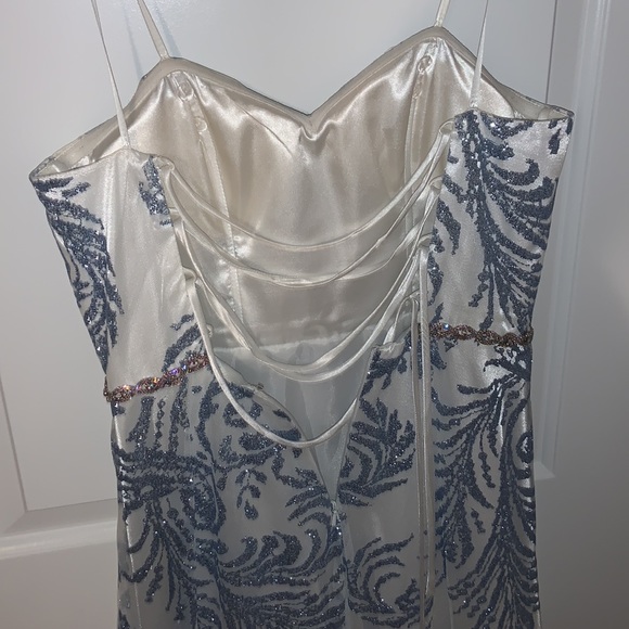 Camille La Ve Prom Dress - Picture 2 of 3